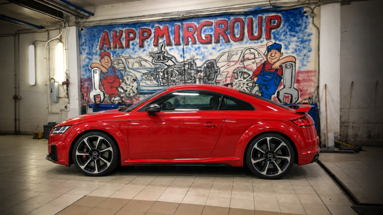 Красная Audi TT RS — ремонт DSG