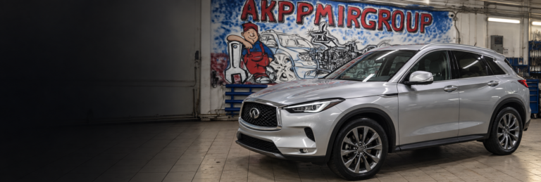 Серебристый Infiniti QX50 в мастерской АКППМИР GROUP