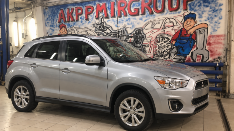 Серебристый Mitsubishi ASX в мастерской по ремонту вариаторов