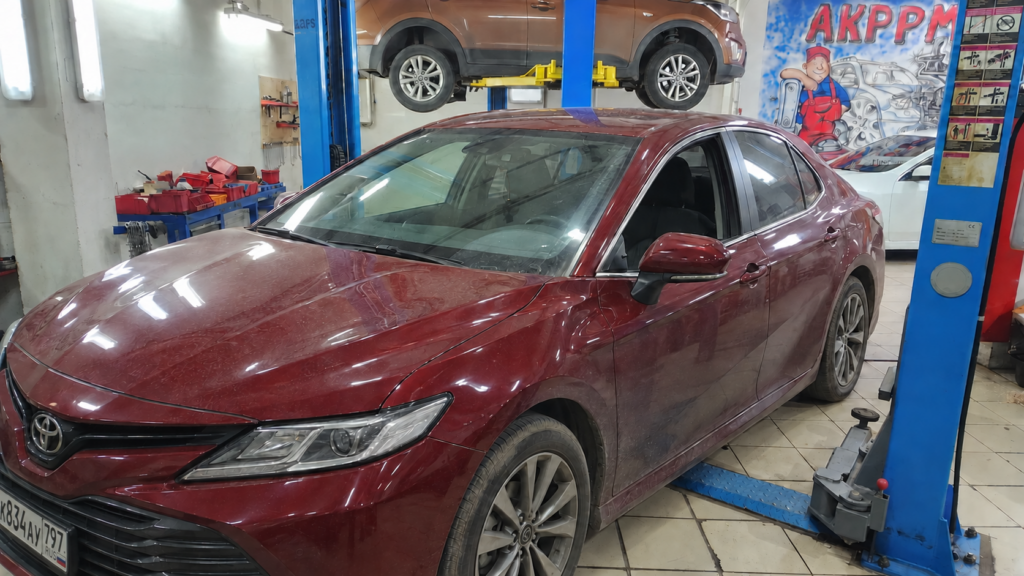 Toyota Camry XV70 в мастерской АКППМИРGROUP — обработанное изображение