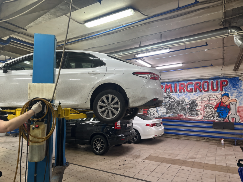 Toyota Camry XV70 в мастерской АКППМИРGROUP — обработанное изображение