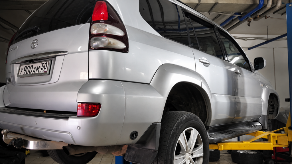 Toyota Prado на подъёмнике — ремонт A750F